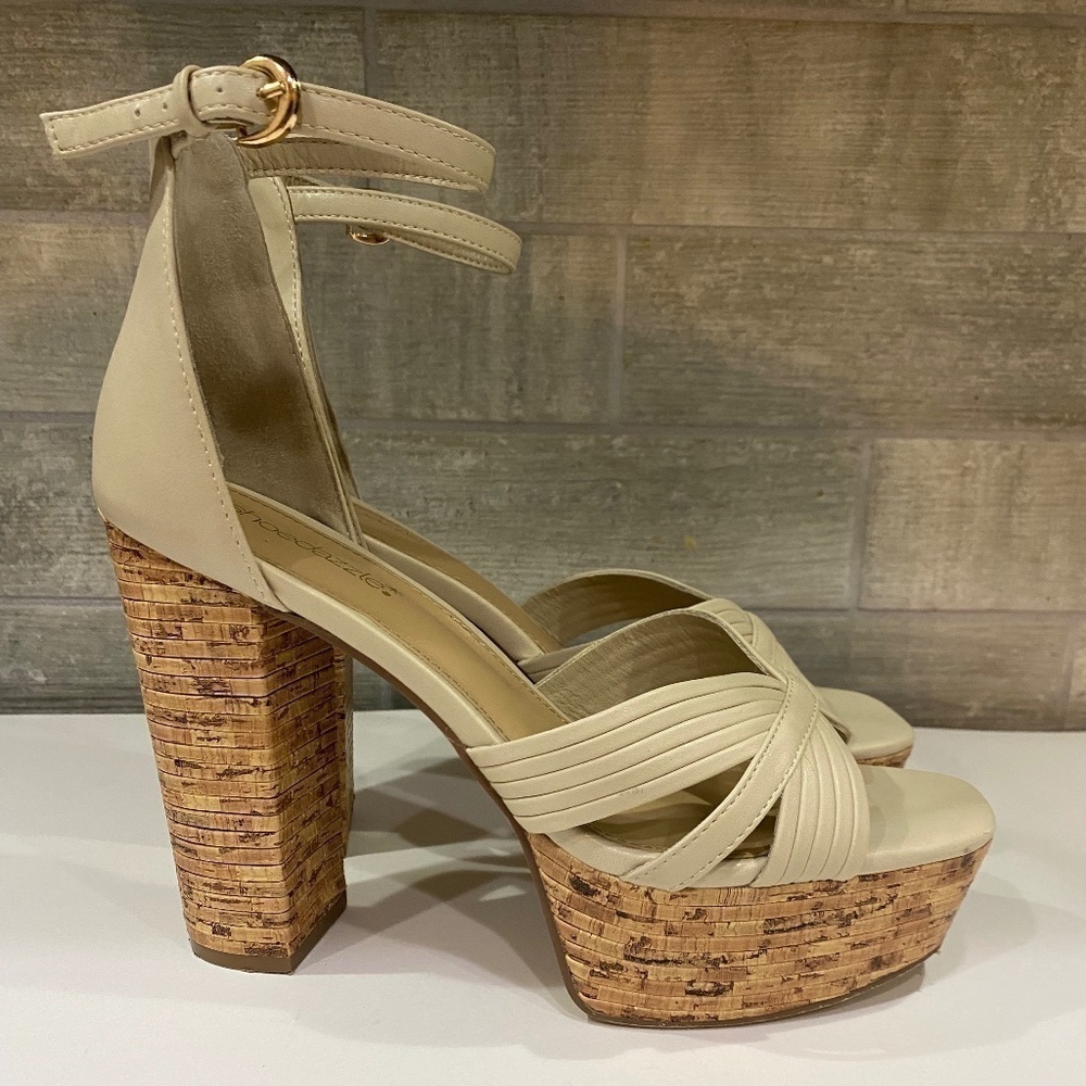 Shoe Dazzle Platform Heel Tan Size 9‎